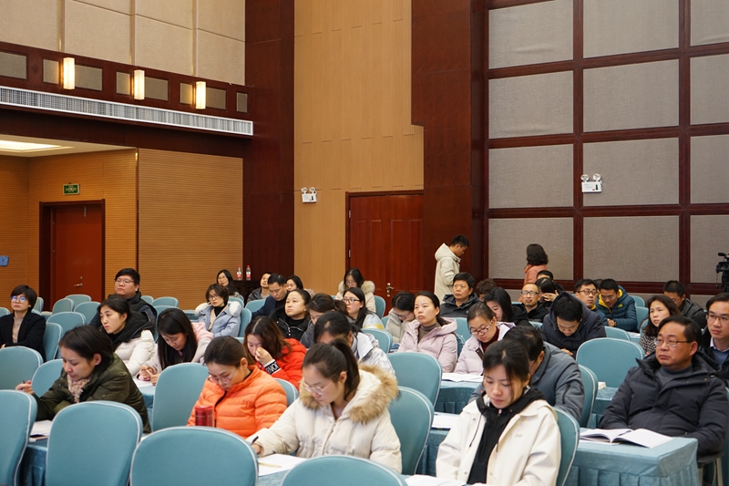 C:\Users\syt\Desktop\2019.12.20班主任培训海安中学董裕华\DSC01246.JPG
