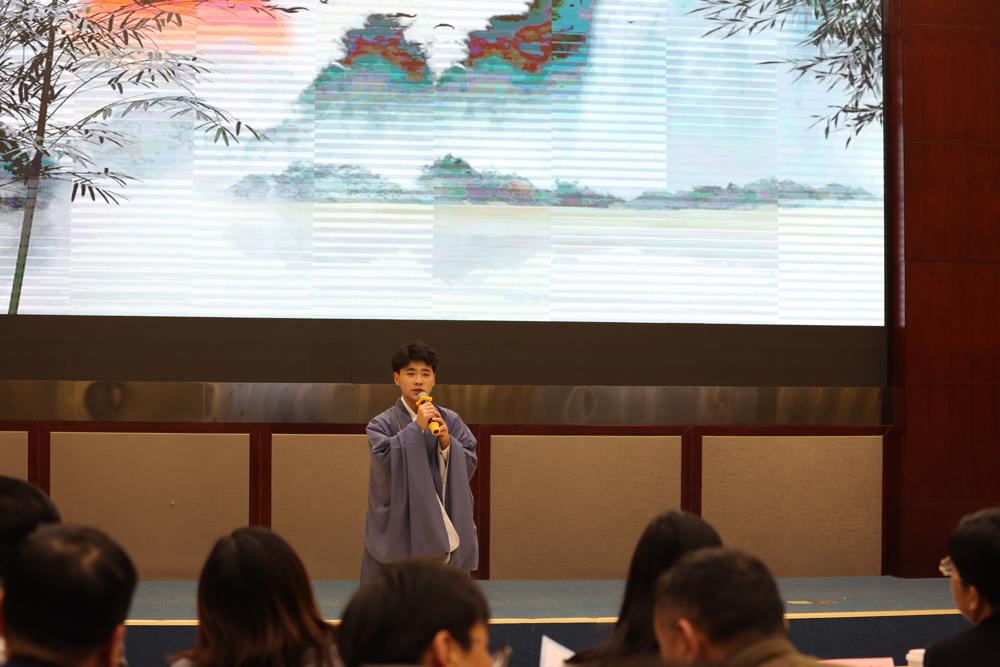 13 高一（4） 郑聿民《游山恋》.JPG