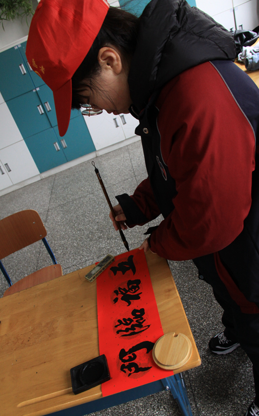 牛气冲天迎新春，温暖春联赠恩师——雨花台中学高二（15）团支部志愿者活动1.JPG