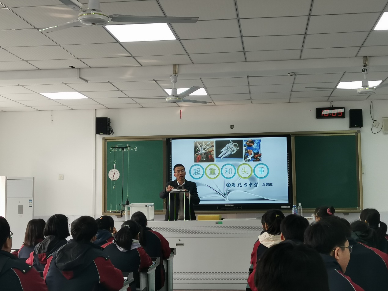 大厅里的人们

描述已自动生成