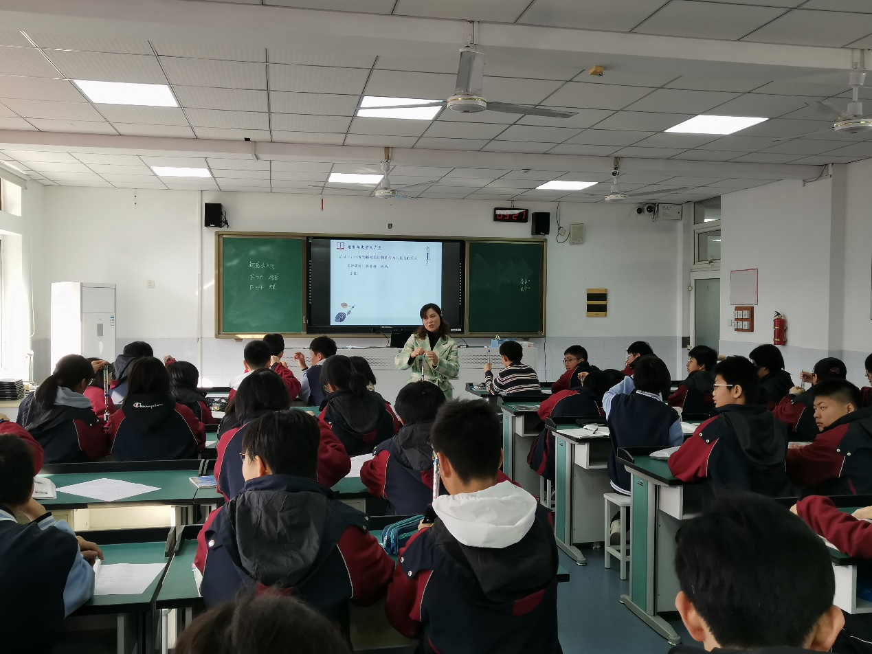 会议室里的人们

描述已自动生成