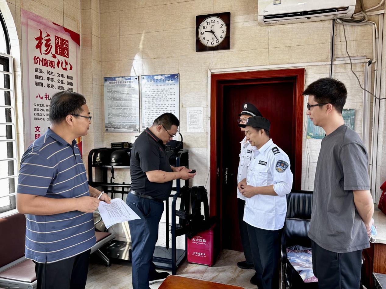 40f2075b1a8aaa3a59bccd8c92fe972