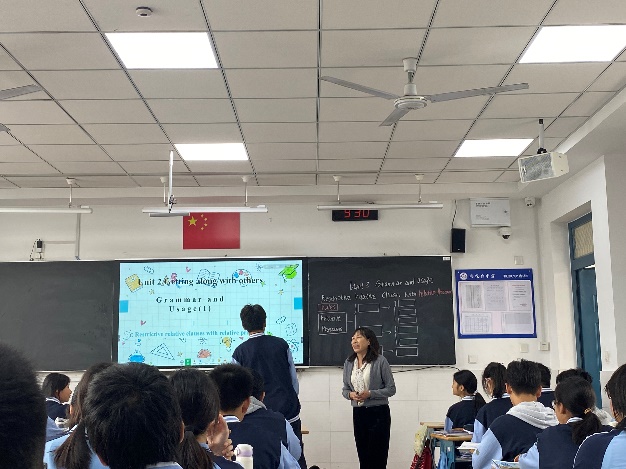 会议室里的人们

描述已自动生成