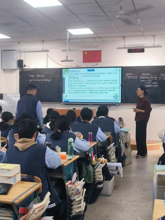 会议室里的人们

描述已自动生成