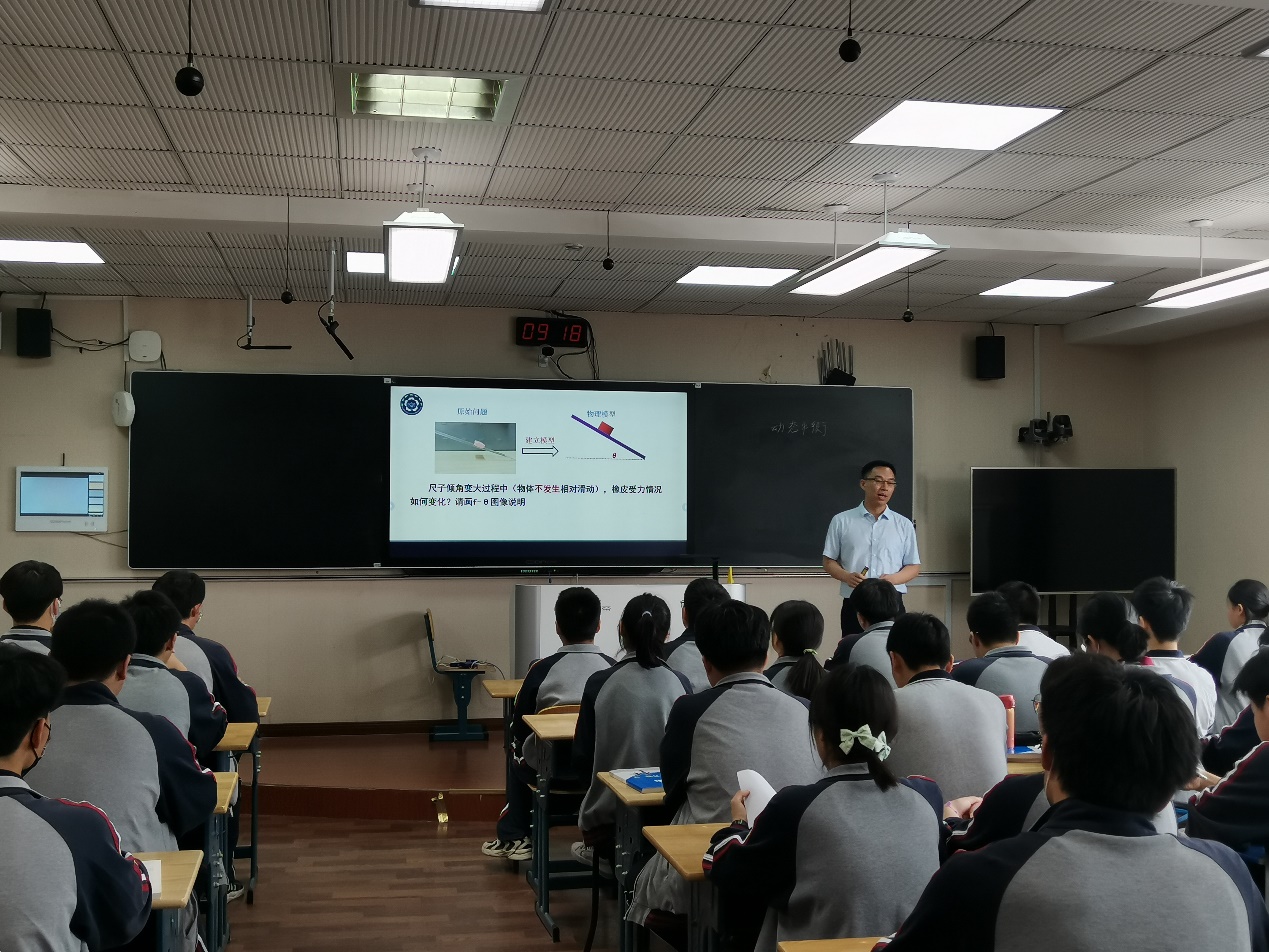 大厅里的人们

描述已自动生成