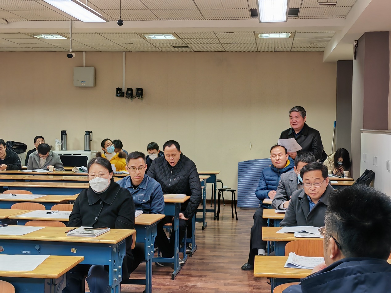 会议室里的人们

描述已自动生成